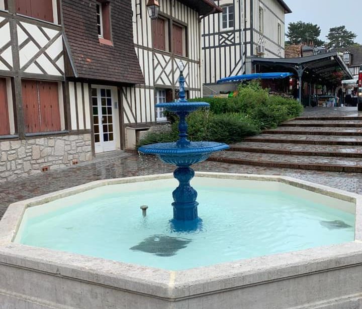 https://www.villers-sur-mer.fr/wp-content/uploads/2021/06/Fontaine-a-eau-720x615.jpg