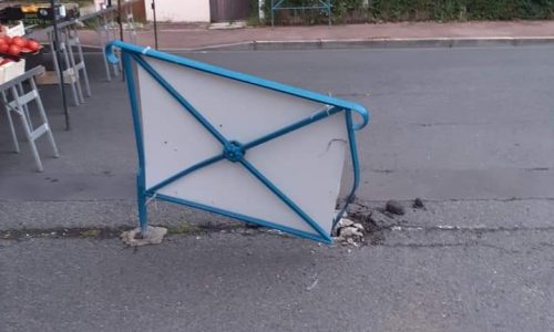 LA MAIRIE A VOTRE SERVICE : les travaux de réparation suite à la dégradation hier sur la place du marché de Villers 2000 seront effectués demain