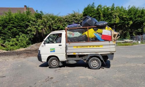 LA MAIRIE A VOTRE SERVICE : Bruno, alias Nono, dans son Piaggo