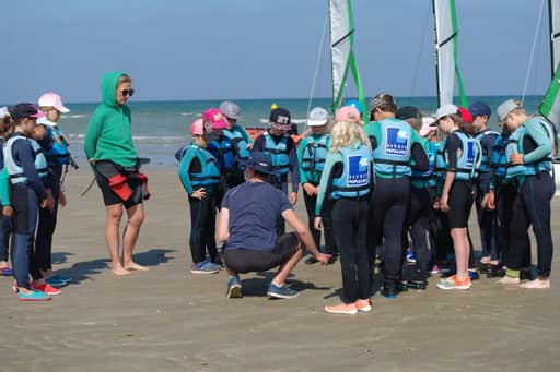 https://www.villers-sur-mer.fr/wp-content/uploads/2021/07/SOITIE-VOILE-ECOLE.jpg