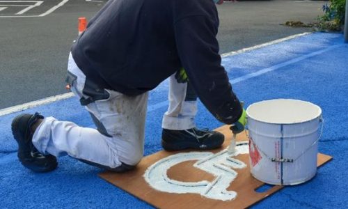 STATIONNEMENT : mise en peinture de certaines places réservées aux personnes à mobilité réduite (PMR)