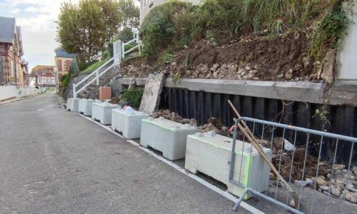 LA MAIRIE A VOTRE SERVICE : les travaux de réfection du mur de la rue Feine et de l’épi descente à bateaux ont débuté cette semaine