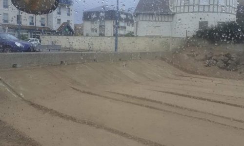 PLAGE : nettoyage et nivellement du sable par nos services