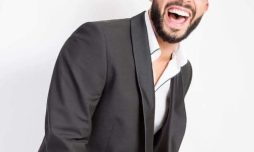 CULTURE : envie d’un spectacle qui fait du bien ? Ne manquez pas demain le stand-up de Malik Fares !
