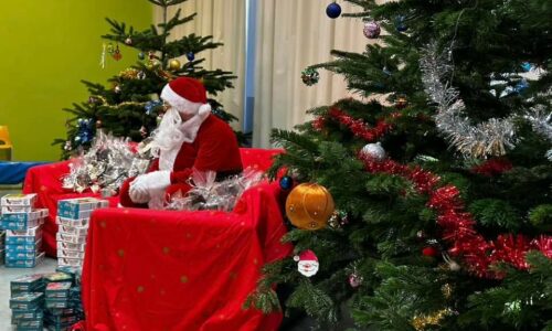 ÉCOLE : le Père Noël est passé à l’école ce matin