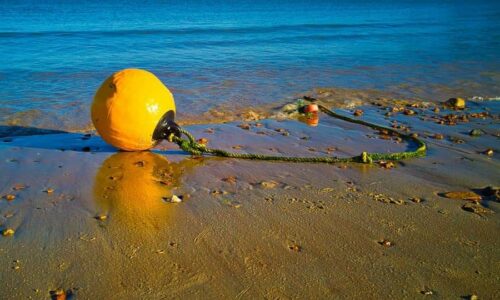 PLAGE : le 21 mars, nos services installeront les bouées relatives à la bande côtière des 300 mètres