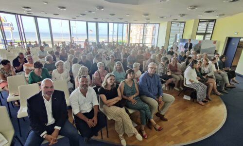 Près de 200 personnes sont présentes, ce soir, à la salle panoramique du casino, pour la réunion publique de mi-mandat.