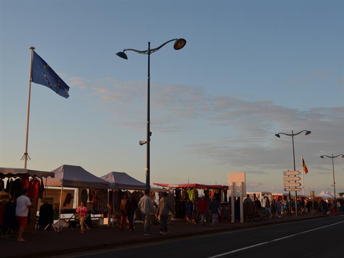 https://www.villers-sur-mer.fr/wp-content/uploads/2023/07/Marche-nocturne-Villers-sur-Mer-2-4-.jpg