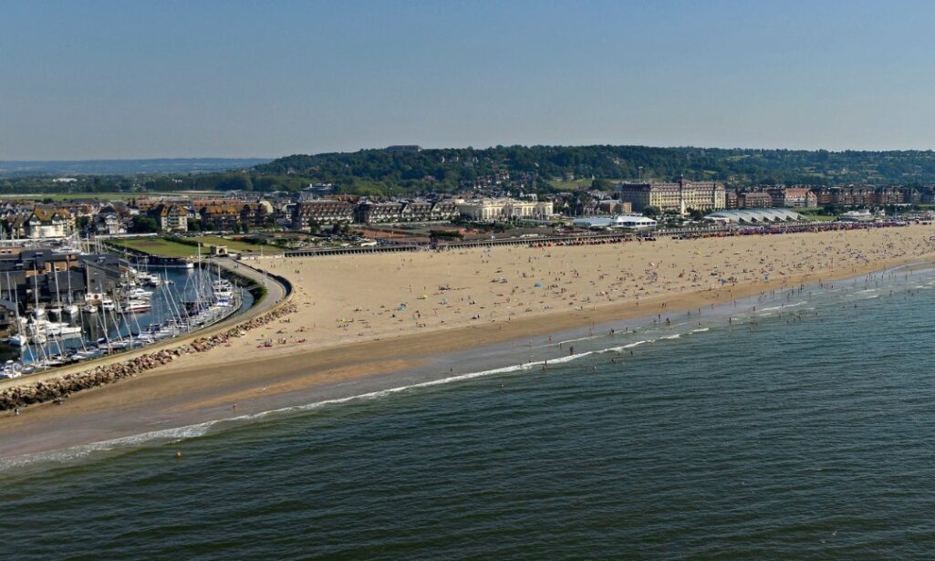 https://www.villers-sur-mer.fr/wp-content/uploads/2025/06/aa-litoral-1025x615.jpg